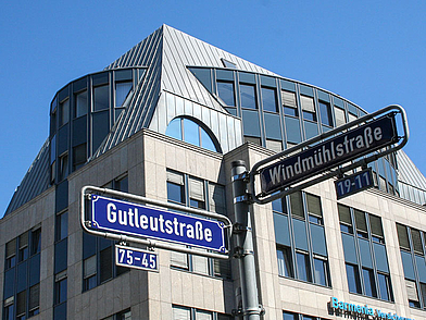 Straßenschilder Gutleutstraße und Windmühlstraße nahe der Sprachschule in Frankfurt