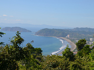 Vista sulla spiaggia di Playa Jacó, corsi di lingua spagnola per adulti in Costa Rica