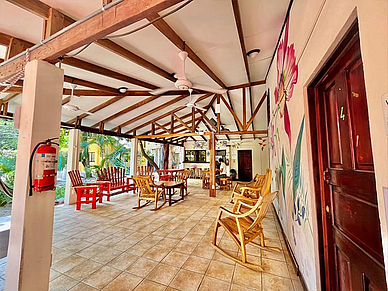 Außenbereich der Residenz der Sprachschule Sámara