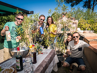 Cocktails mischen, Französisch Sprachschule Antibes