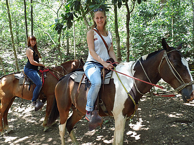 Equitazione come programma di svago, scuola di lingua spagnola a Playa Jacó