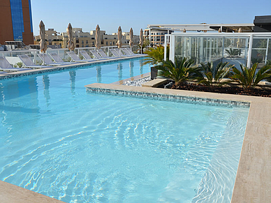 Espace piscine de l'hôtel, St. Julians Business Séjours linguistiques