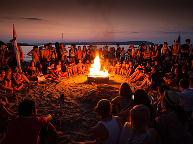 Strandparty mit Lagerfeuer, Englisch Sprachschule St. Julians Malta