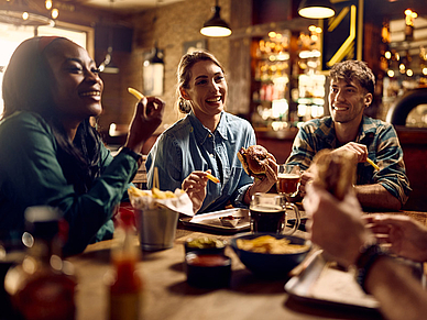 Gemütliche Runde im Pub - Englisch lernen beim Lehrer und in die Kultur eintauchen.