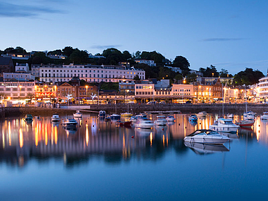 Abendansicht des Hafens in Torquay -  Englisch Sprachreisen für Erwachsene