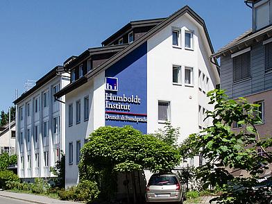 L'edificio dell'Humboldt-Institut Konstanz in estate