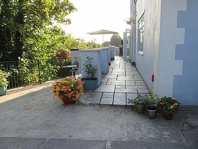 Terasse des Hotels, Englisch Sprachreisen