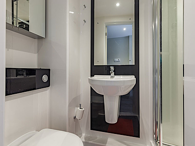 Salle de bain privée dans la résidence universitaire Beech House à Oxford pour les participants à un séjour linguistique et à un cours d'anglais en Angleterre