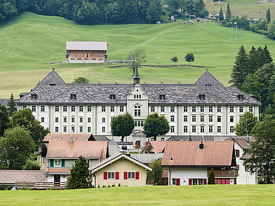 Aussenansicht der Sprachschule Engelberg - Schüler Sprachferien in der Schweiz
