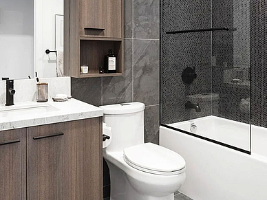 Badezimmer-Ansicht in den Ledbury Apartments in Toronto mit Dusche und Badewanne für Teilnehmer einer Englisch Sprachreise in Kanada.