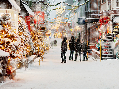 Verschneite Altstadt Québec mit Winterstimmung für unvergessliche Sprachreisen nach Kanada