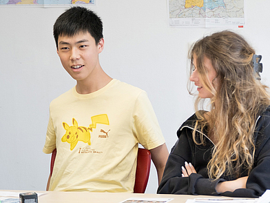 Schüler im Deutschunterricht am Humboldt-Institut Bad Schussenried