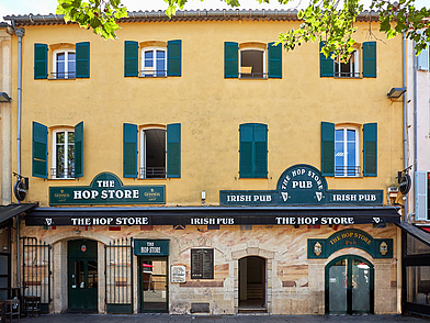 Aussenansicht der zentral gelegenen Französisch Sprachschule in der Altstadt von Antibes