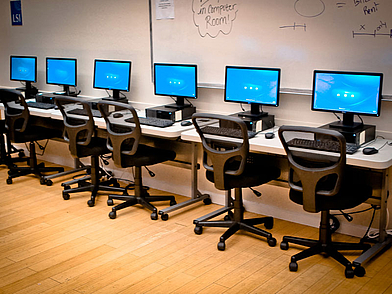Salle informatique de l'école d'anglais LSI à Berkeley, près de San Francisco