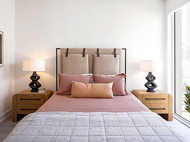 Beispiel-Ansicht eines hellen Schlafzimmers in den Ledbury Apartments in Toronto für Teilnehmer einer Englisch Sprachreise in Kanada.