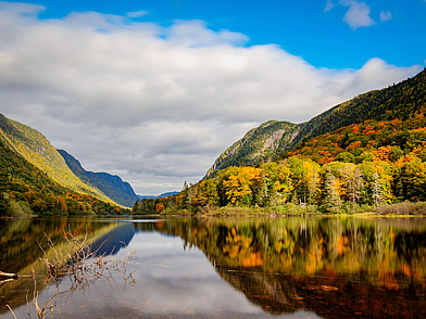 Herbstlandschaft im Jacques-Cartier-Tal bei Québec – beliebtes Ausflugsziel für Sprachschüler während ihres Aufenthalts.