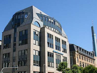 Außenansicht des Schulgebäudes in Frankfurt, Standort der Sprachschule