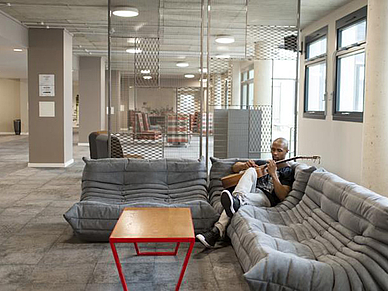 Lobby der Resdienz, Business English in London