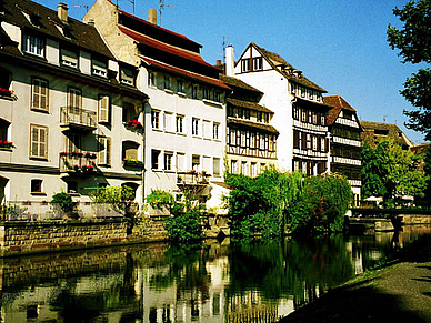 Wohnhäuser in Frankreich,  Französisch Sprachreisen für Erwachsene