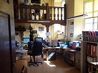 Mitarbeiterbüro in der Sprachschule für Schüler in Ferrières, Belgien