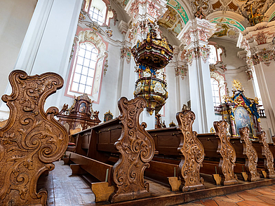 Barocker Innenraum der Klosterkirche Bad Schussenried – kulturelles Highlight für Schüler während einer Deutsch Sprachreise.