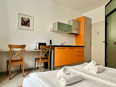 Studio mit Kitchenette und Arbeitsplatz für Italienisch Sprachreise nach Lugano