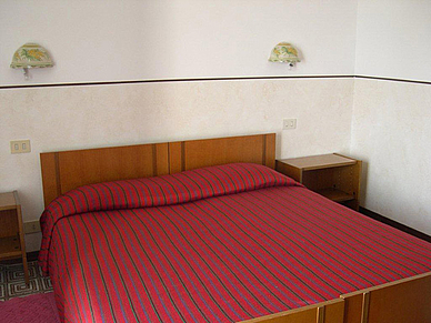 Esempio di camera Villa Nettuno, vacanze linguistiche Italia