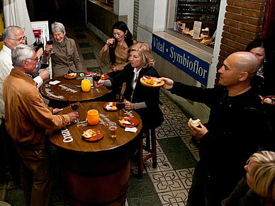 Weinprobe im 50+ Kurs, Spanisch Sprachschule Nerja