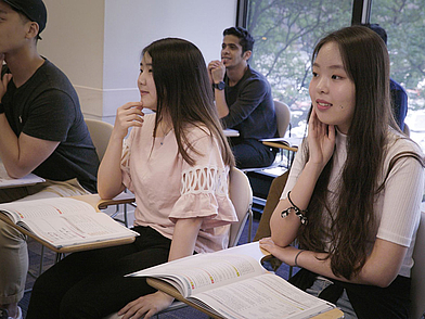 Englischkurs in Chicago: internationale Sprachschüler im Unterricht an der Kaplan Sprachschule.