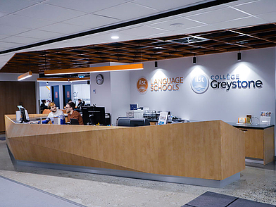 Empfangsbereich der Sprachschule in Montréal, zentraler Anlaufpunkt für deine Sprachreise und persönliche Betreuung vor Ort