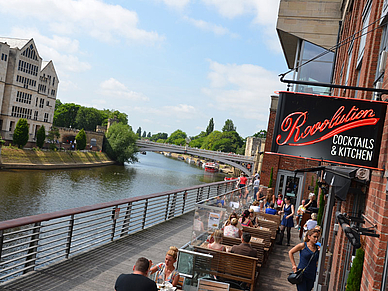 Biergarten Wasser, Englisch Sprachreisen für Erwachsene