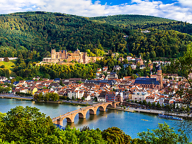 Panoramablick auf Heidelberg mit Schloss und Alter Brücke – ideal für Deutsch Schüler Sprachreisen in einer historischen Universitätsstadt