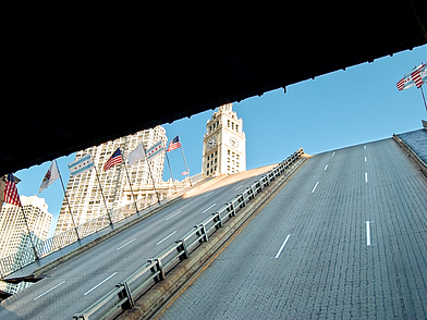 Chicago durch eine offene Brücke - Perspektivenwechsel beim Sprachkurs in den USA