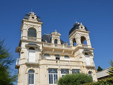 De magnifiques maisons anciennes comme celle-ci ornent le front de mer de Royan