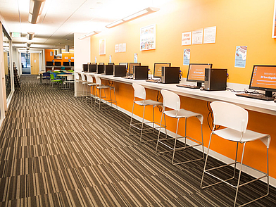 Computerräume der Sprachschule Los Angeles Santa Monica für Sprachschüler