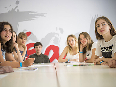 Jugendliche beim Sprachunterricht an der IELS Malta im Junior-Programm