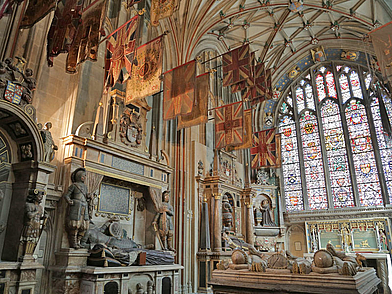 Innenraum der Kathedrale von Canterbury mit beeindruckender Architektur, ein kulturelles Erlebnis während deiner Englisch Sprachreise