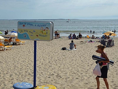 En français : on ne laisse pas de déchets sur la plage !