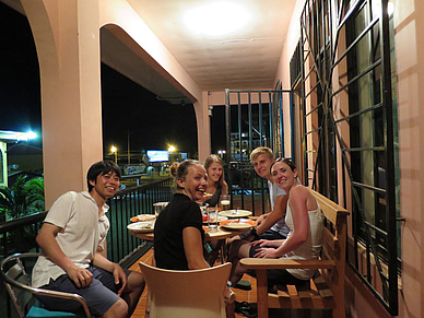 Cena insieme, scuola di lingua spagnola Playa Jacó